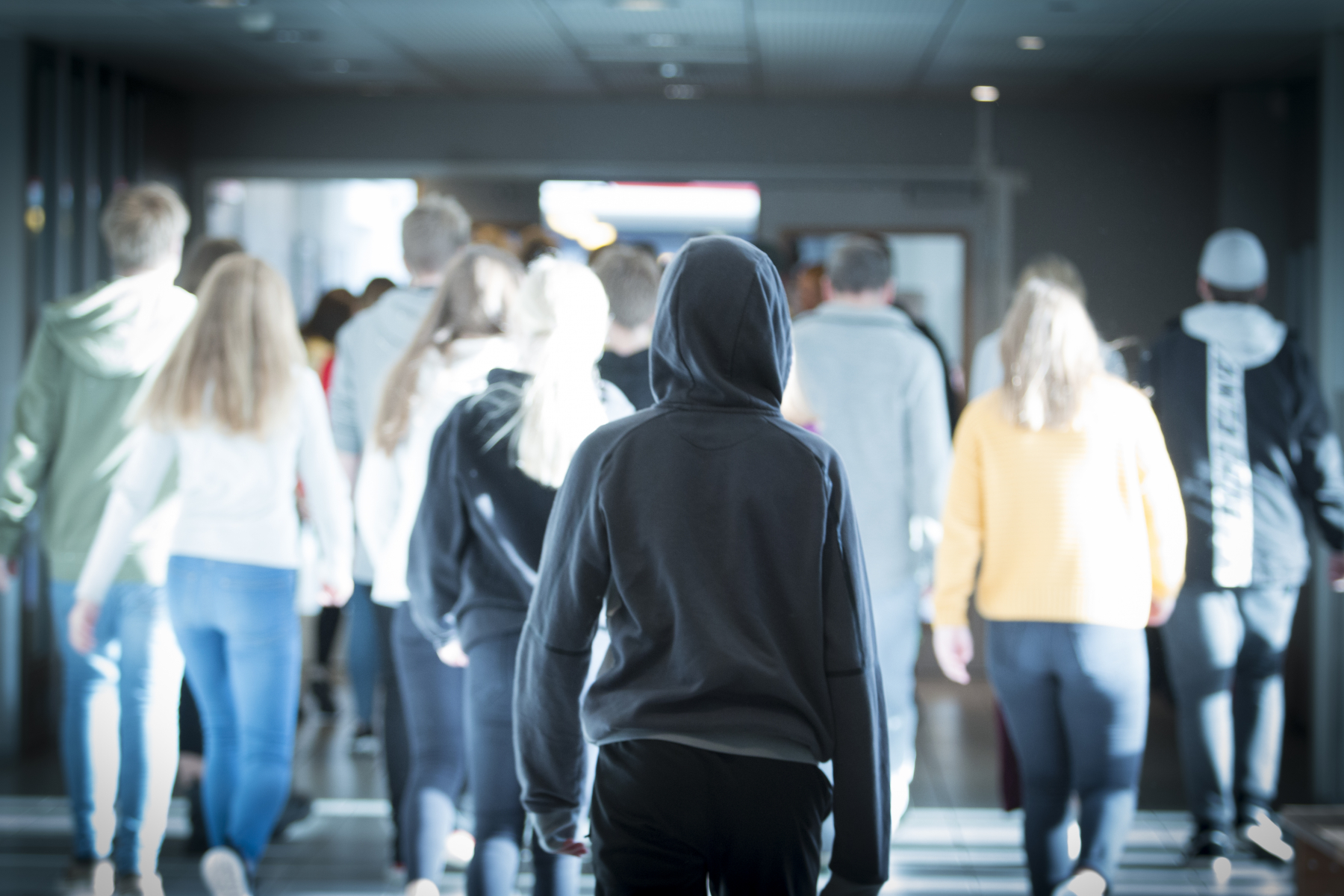 Student som er ensom blant andre mennesker