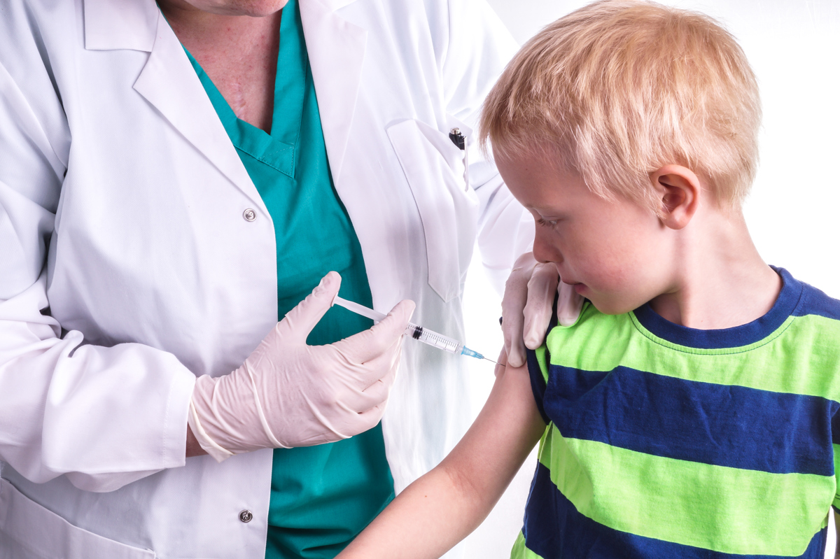 Включи где малышам делают укол. Вакцинация детей. Прививка детям. Краснуха прививка.