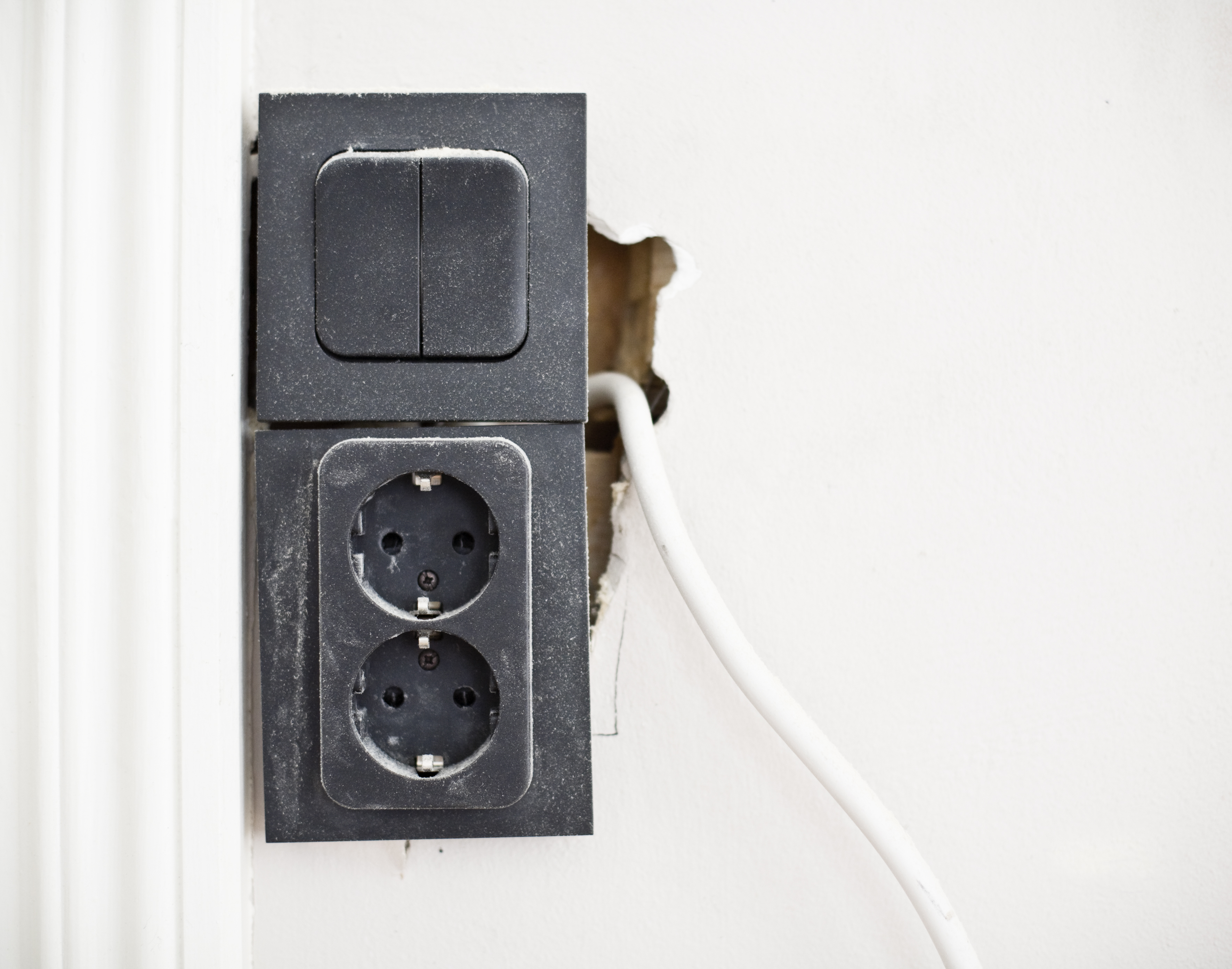 Barn kan få elektrisk støt ved å stikke strikkepinner inn i stikkontakter.