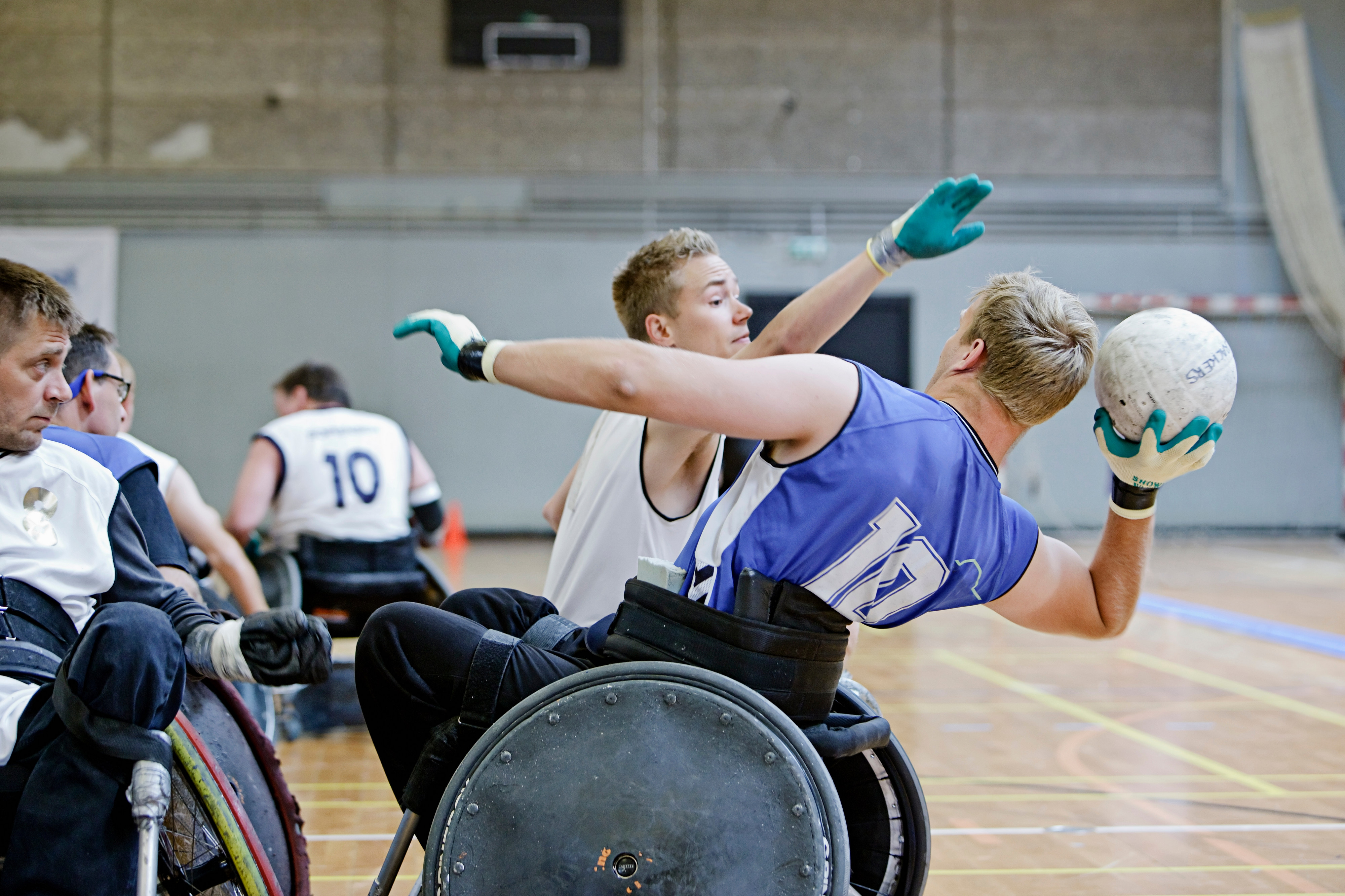 Menn med ryggmargsskade spiller rullestolrugby