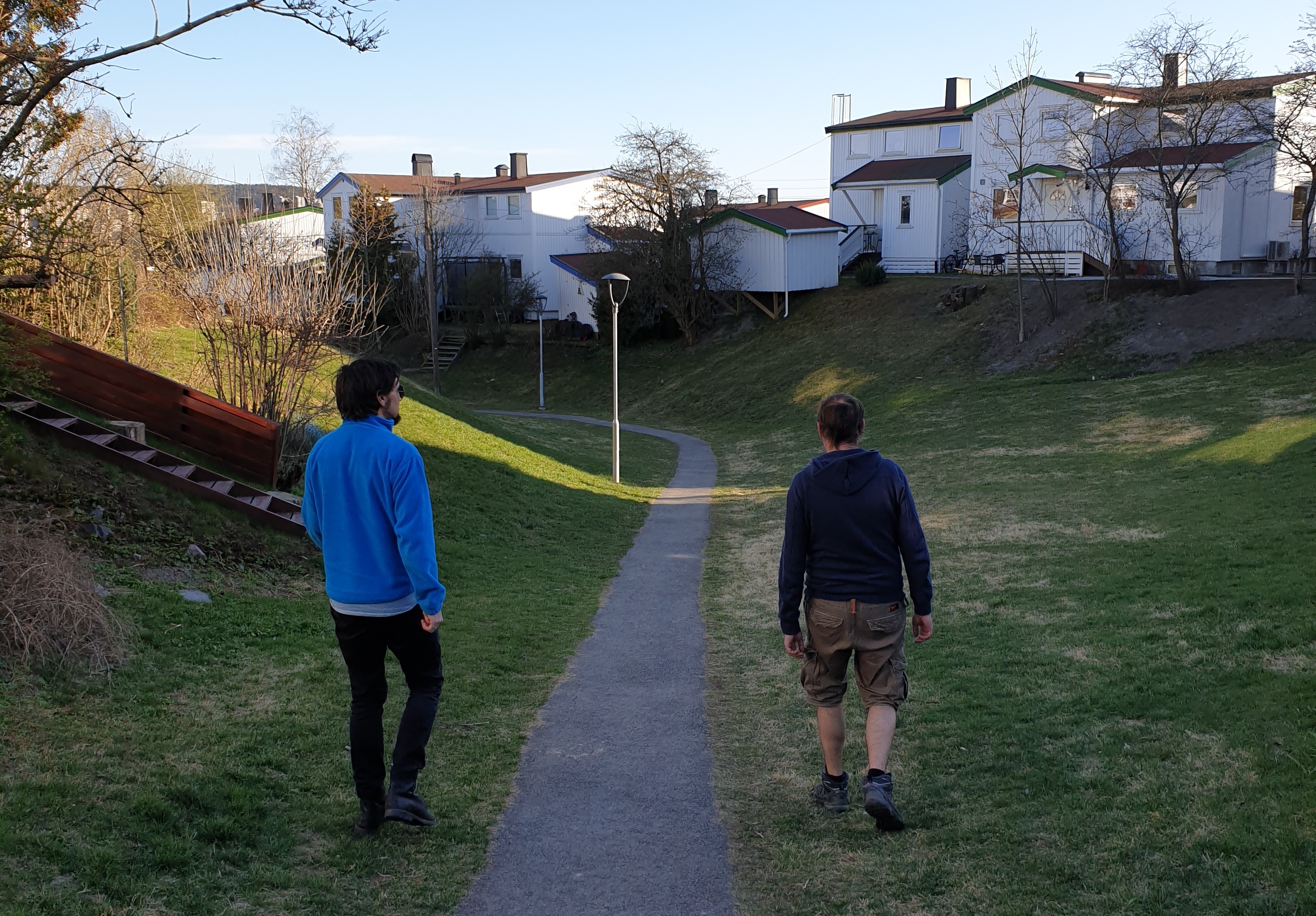 Two people walking while keeping a good distance between themselves