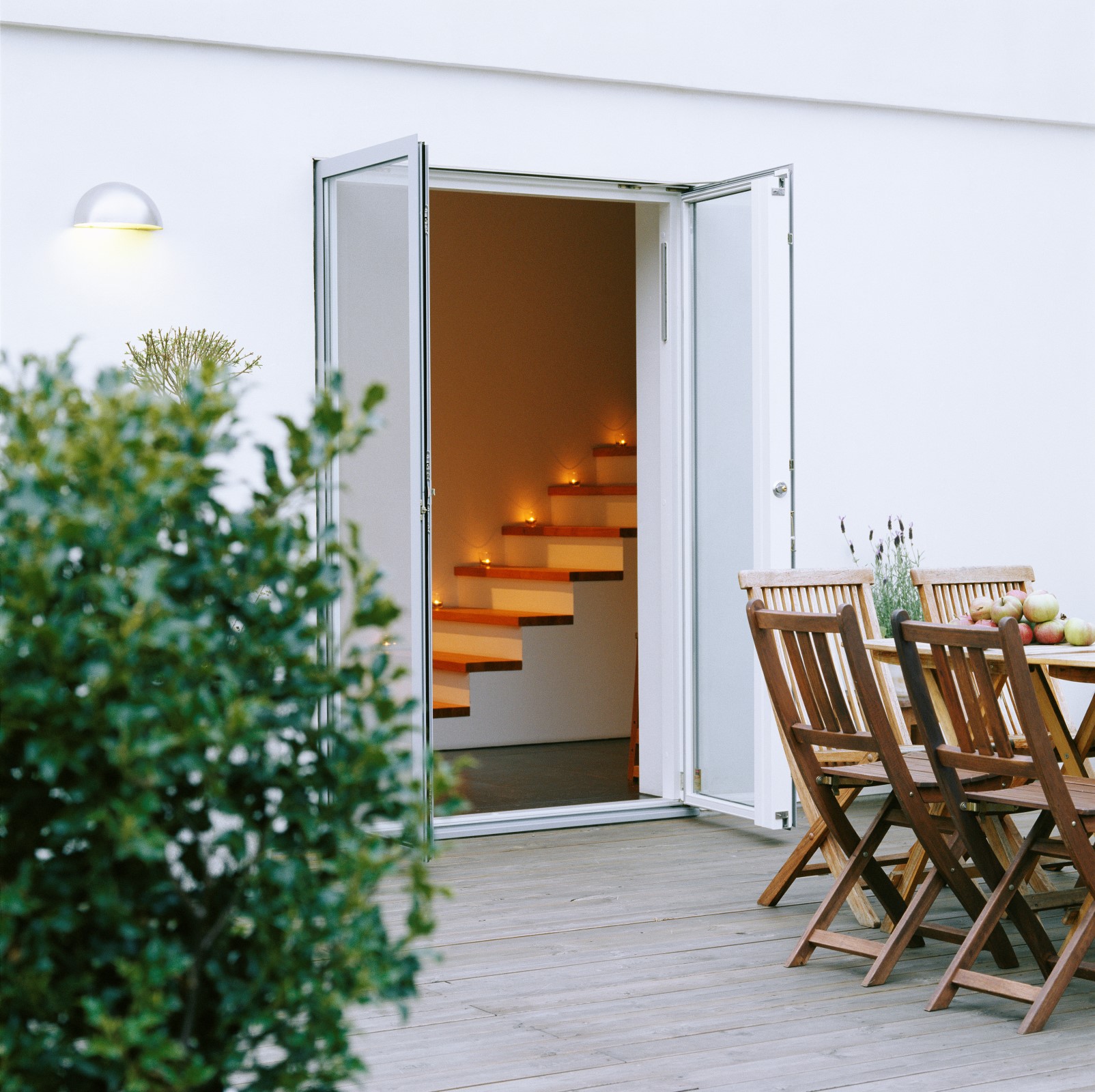 Terrasse med utemøbler